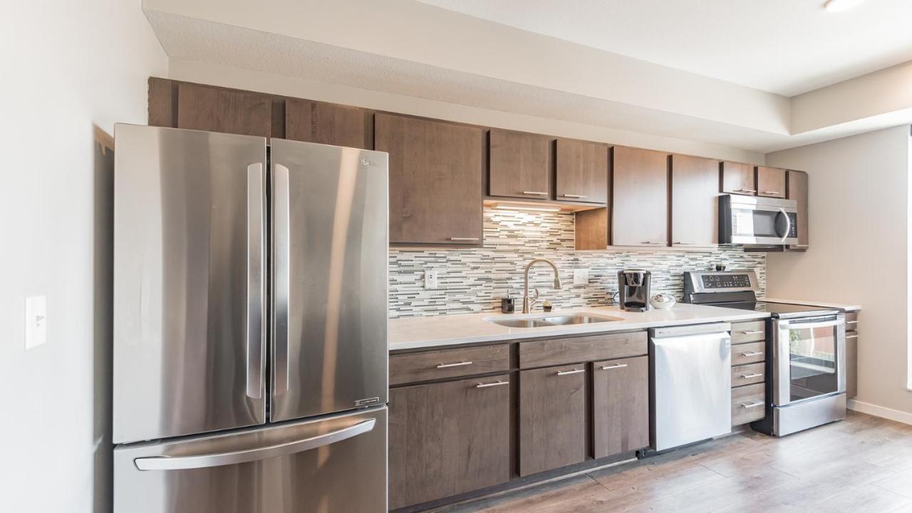 Frontdesk Confluence On 3Rd Apt Downtown Riverwalk Trails Des Moines Exterior photo