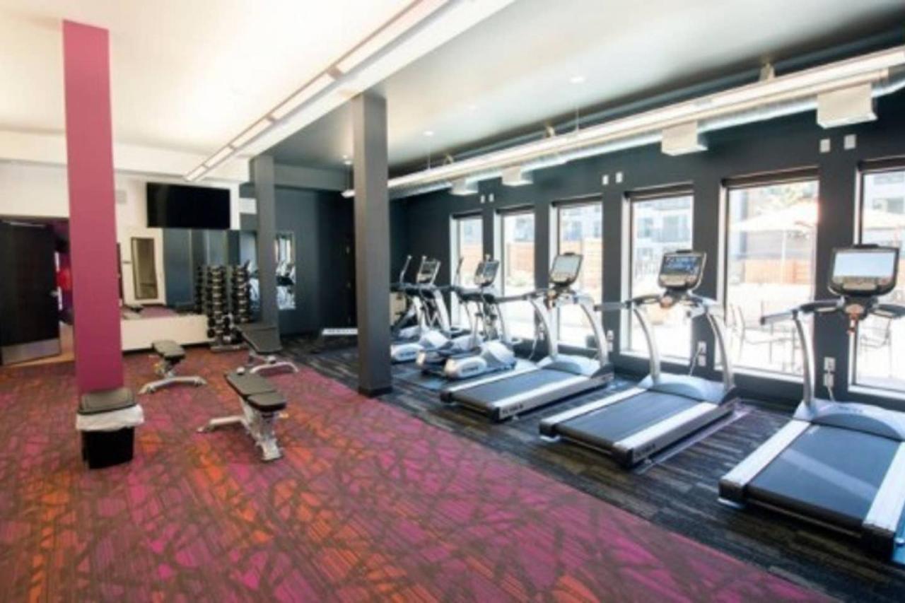 Frontdesk Confluence On 3Rd Apt Downtown Riverwalk Trails Des Moines Exterior photo