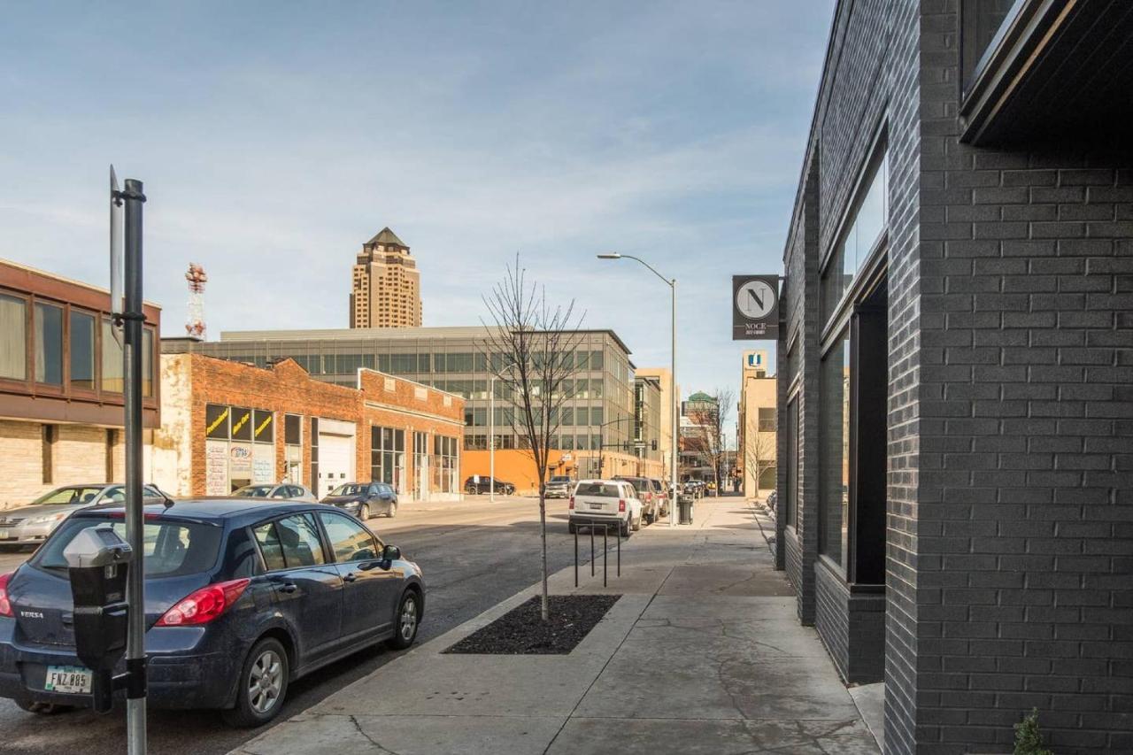Frontdesk Confluence On 3Rd Apt Downtown Riverwalk Trails Des Moines Exterior photo